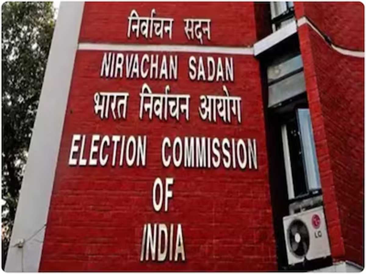 चुनाव आयोग ने पांच राज्यों के 8 डीएम और 12 एसपी का किया तबादला